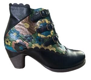 L’artiste Spring Step Booties Women’s Size 39/8-8.5 Floral Buckles Ankle Boots